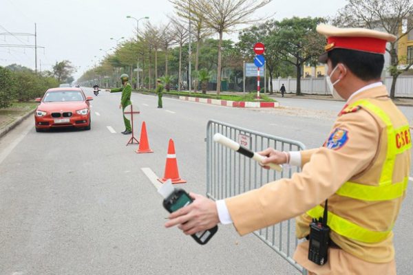 Quy định mới về các trường hợp cảnh sát giao thông được dừng xe