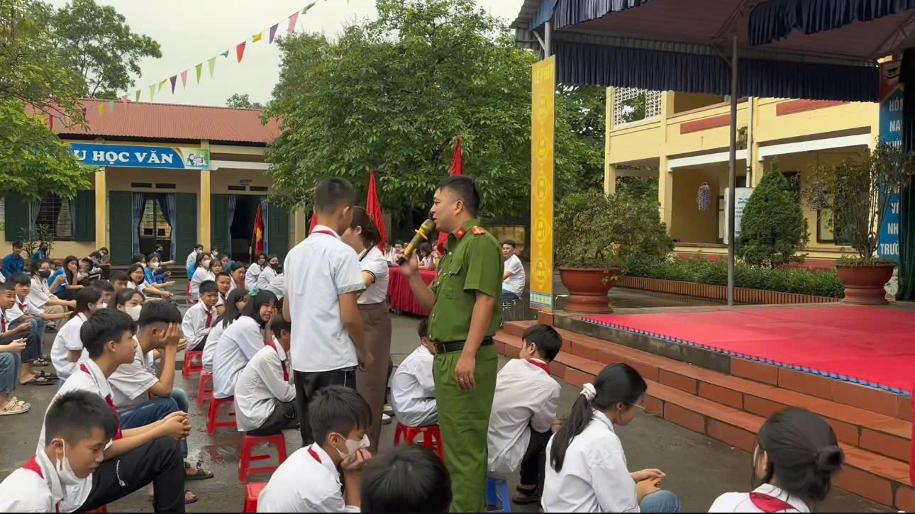 Công an xã An Khánh đẩy mạnh công tác đấu tranh phòng chống tội phạm về ma túy trên địa bàn, góp phần đảm bảo an ninh, trật tự đại hội Đảng các cấp